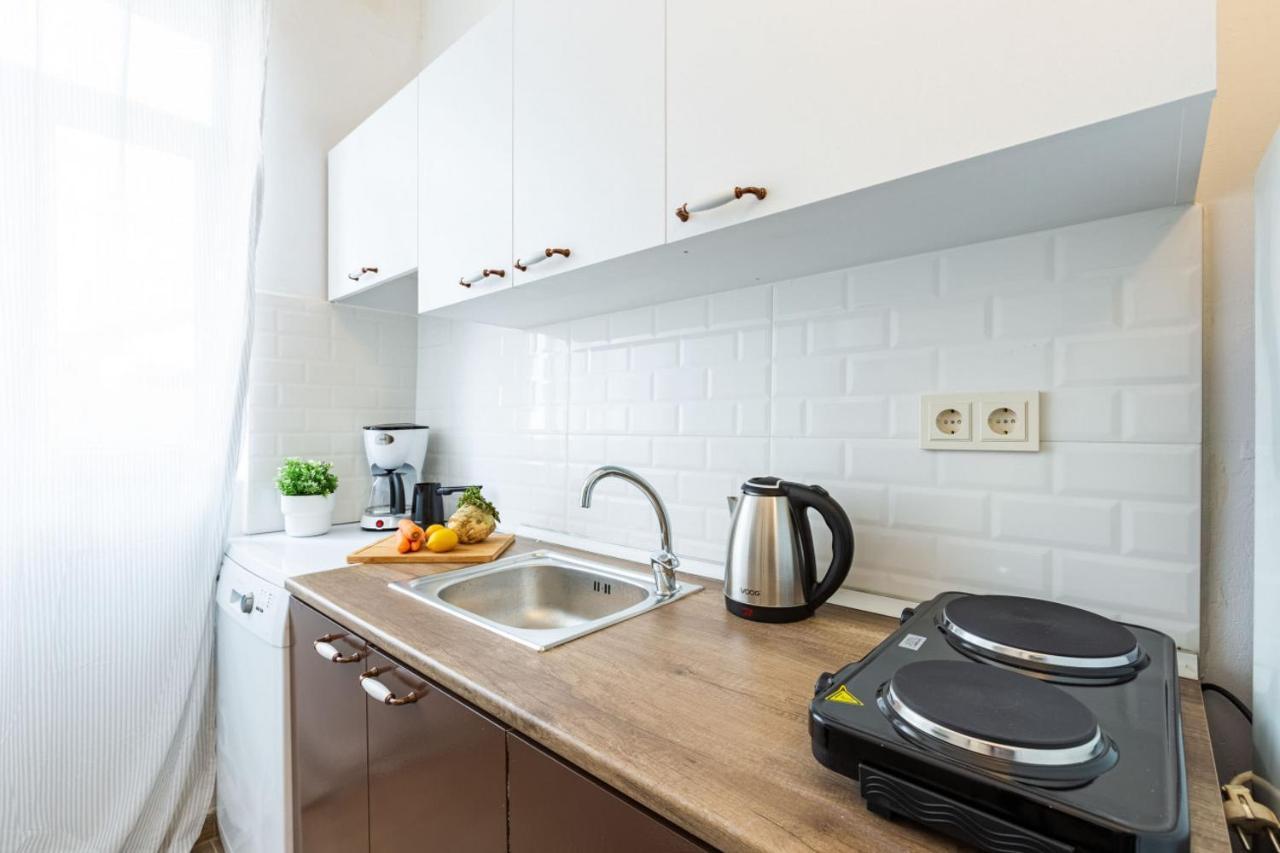 Colorful Flat With Excellent Location Near Trendy Attractions In Kadikoy Apartament