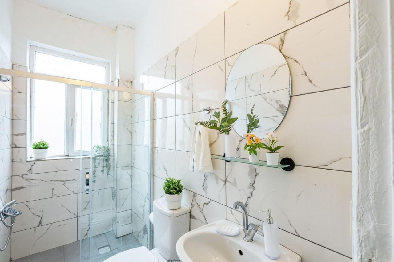 Apartament Colorful Flat With Excellent Location Near Trendy Attractions In Kadikoy Istanbul